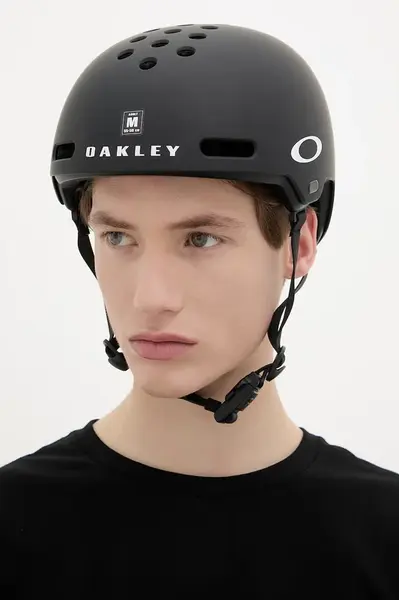 Oakley Helma
