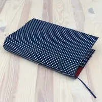 Obal na knihu - Puntíky na tmavě modré (L)