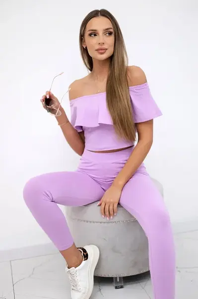 Set with a ruffle in purple color