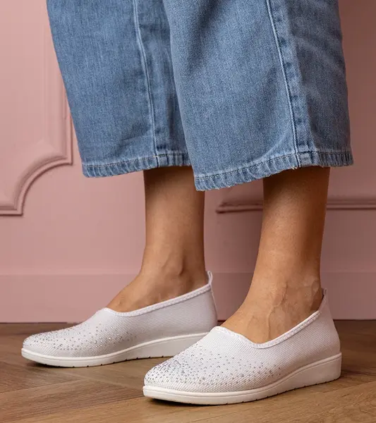 Gemre Biele dámske tenisky s kamienkami Luizet