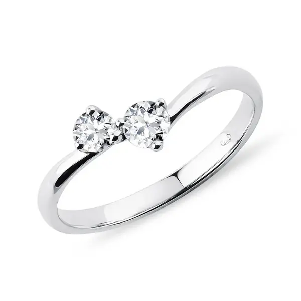 Moderný prstienok z bieleho zlata s briliantmi KLENOTA