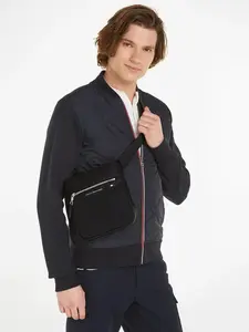 Černá pánská taška přes rameno Tommy Hilfiger Urban Repreve Mini Crossover