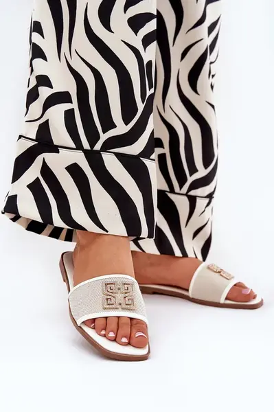 Boto Elegantní dámské pantofle s ozdobou na plochém podpatku bílé Lovehia