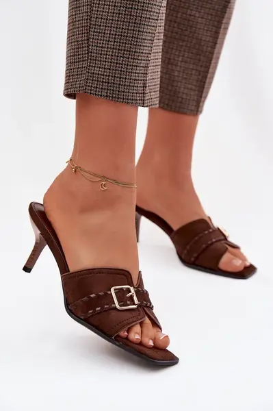 Dámské lodičky s řemínkem a zlatou přezkou