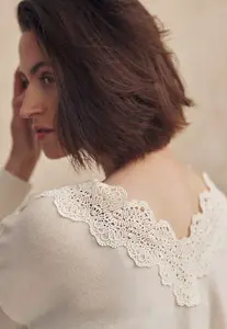 Ecru vlněný svetr s krajkou Elwira Tatuum