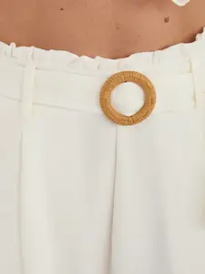 Bílé letní šortky s kapsami