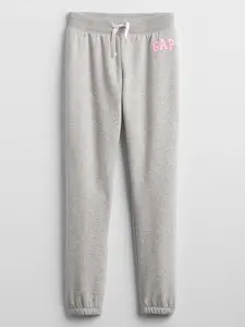 Šedé dievčenské tepláky s logom GAP