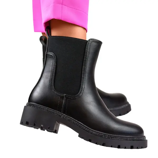 primohurt Čierne dámske čižmy Chelsea vyrobené z ekokože s ozdobnou podrážkou