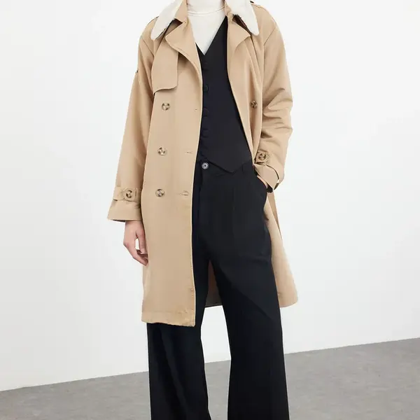 Trendyol béžová oversized plyšový plyšový kabát so širokým strihom detailný, vodoodpudivý dlhý trenčkot
