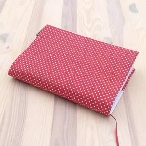 Obal na knihu - Puntíky na červené (UNI-XS)