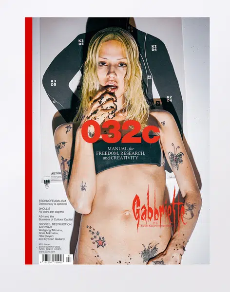 032C ISSUE #47 – SUMMER 2025 červené logo