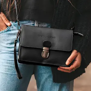 Dámska kožená crossbody kabelka The Chesterfield Brand Nina - čierna