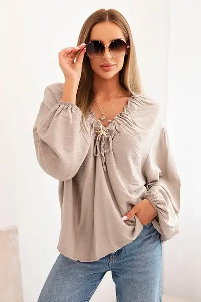 Kesi Włoski Dámská blůza s viskózou s nařaseným výstřihem a ozdobou fango