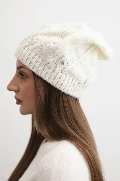 Dámska zimná čiapka s kryštálmi Kesi