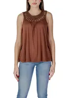 Hnědý top bez rukávů