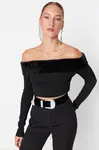 Trendyol černá crop halenka s plyšovými detaily