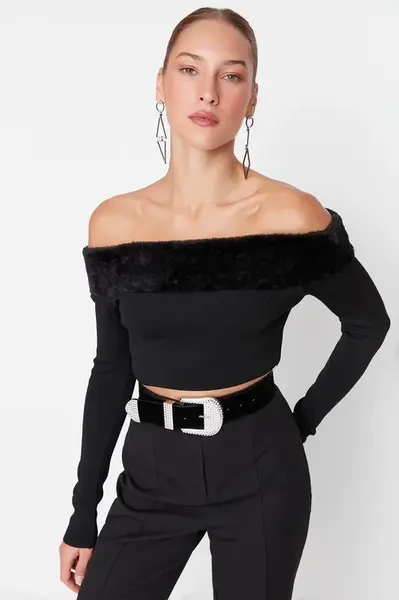Trendyol černá crop halenka s plyšovými detaily