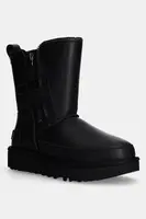 Kožené snehule UGG Classic Short Moto Boot