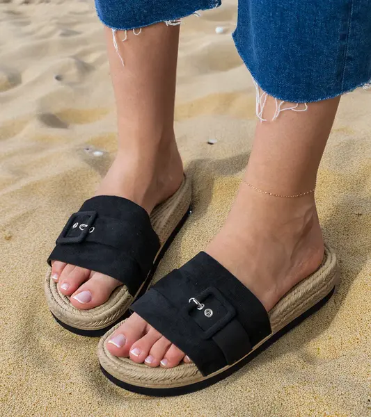 Gemre Black platform flip-flops with decorative buckle Lunda