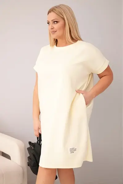 Plus-size žlté šaty s krátkymi rukávmi a vreckami