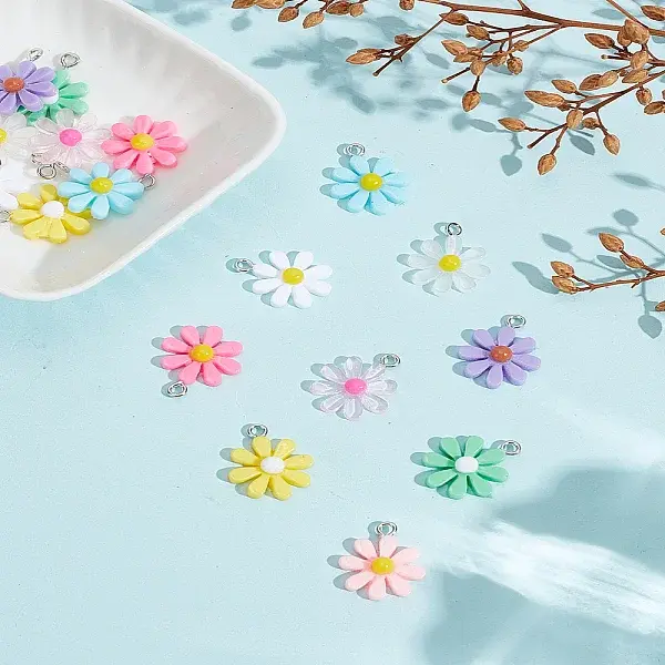 18Pcs 9 Colors Opaque & Transparent Resin Daisy Pendants