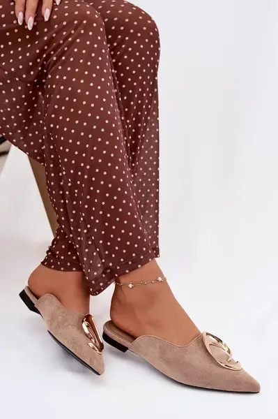 Dámské mule klapky s ozdobným zlatým detailem