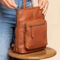 Dámsky kožený batoh The Chesterfield Brand Florane - koňak