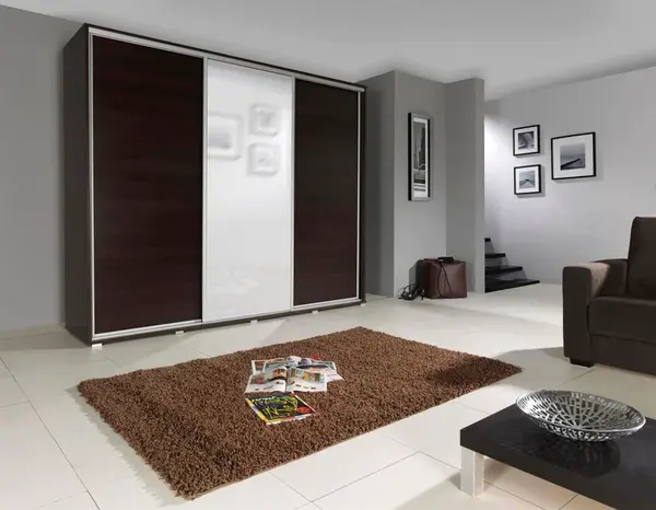 Šatní skříň Silver Barva korpusu: Kaštan - wenge, Rozměry: 255 cm, Dveře: Zrcadlo