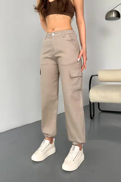 BİKELİFE Béžové kalhoty z gabardénové tkaniny s kapsami cargo