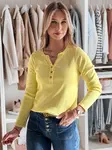 Žluté tričko s dlouhým rukávem a knoflíky