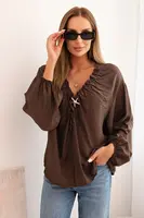 Kesi Włoski Dámská blůza s viskózou s nařaseným výstřihem a ozdobou hnědá