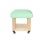 Drevená taburetka na kolieskach Lúčna zelená