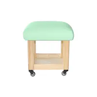Drevená taburetka na kolieskach Lúčna zelená