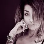 Madam Royal – Ona Se Dívá