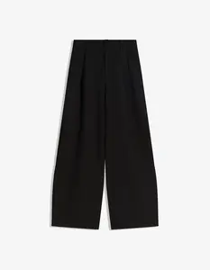 Bershka Plisované nohavice  čierna