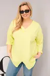 Plus size halenka s V-výstřihem a asymetrickým lemem