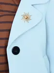 Světle modrá parka s ozdobným detailem