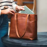 Dámská kožená kabelka The Chesterfield Brand Diva - koňak