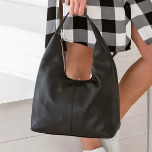 Dámska kožená kabelka Italia Giola - čierna