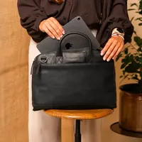 Kožená taška na notebook The Chesterfield Brand Tilbury - černá