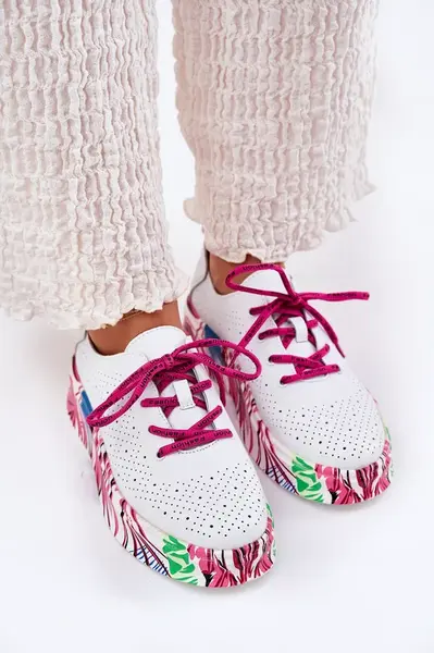 Dámske Kožené Sneakersy Na Vzorovanej Platforme Vinceza