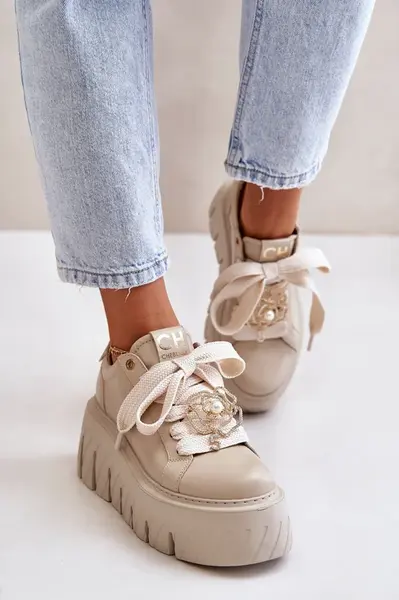 Dámske Tenisky Na Masívnej Podošve So Zlatou Ozdobou CheBello