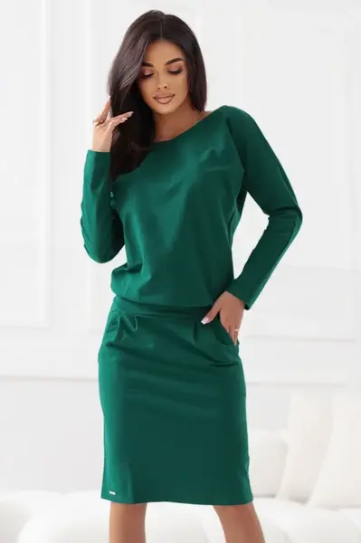 189-13 Long-sleeved sweatshirt dress with pockets – comfortable cut with a neckline at the back – green