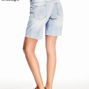 Modré džínové kraťasy a'la Bermudy