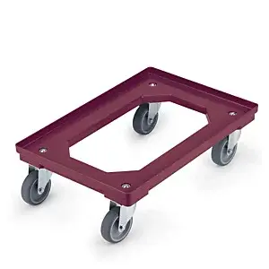 Červený vozík pro stěhování přepravek
