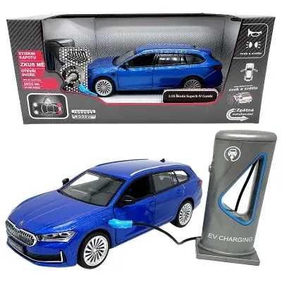 Škoda Superb IV Combi modré + nabíjecí stanice 1:35
