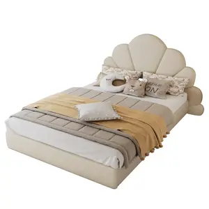 CHICFURN ČALOUNĚNÁ POSTEL 140/200 cm v béžové barvě ze sametu