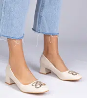 Gemre Beige low-heeled pumps with rhinestones Cahes