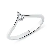 Chevron prsteň z bieleho zlata s dvoma briliantmi KLENOTA