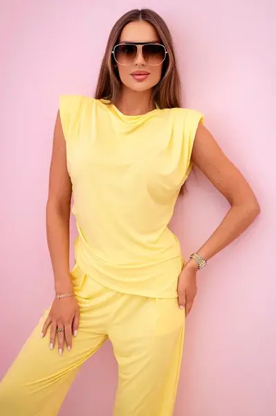 Kesi Włoski Elegantní dámský komplet s širokými nohavicemi a halenkou s volánky žlutý